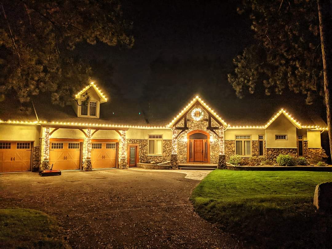 Why Professional Installers Choose LumiNoLights for Christmas Light Supplies in Canada - Lumino